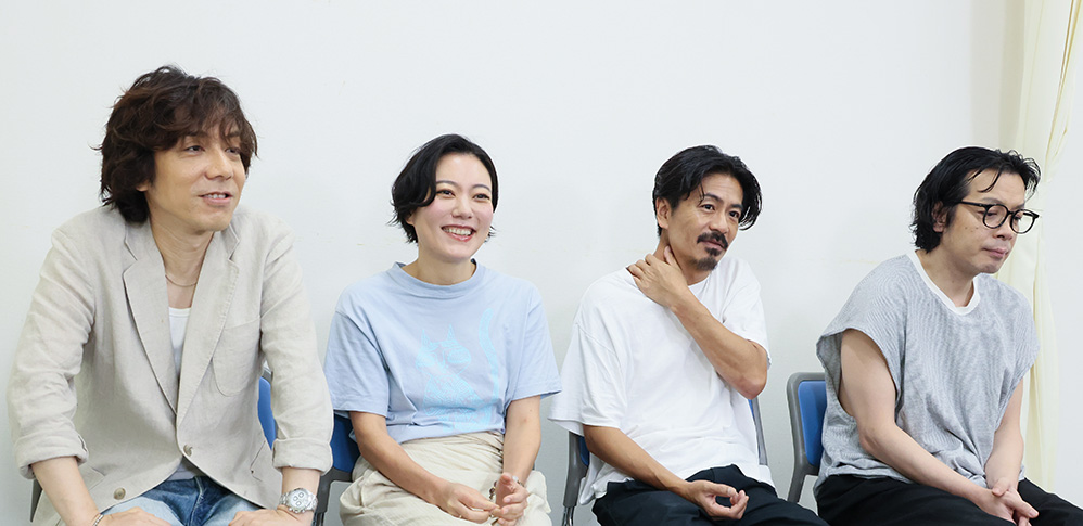 取材会で話す森田剛、鈴木杏、峯田和伸、三浦大輔